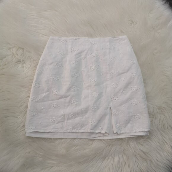 Revolve More to Come "Samantha" White Embroidered Mini Skirt - Size XS - Picture 4 of 7